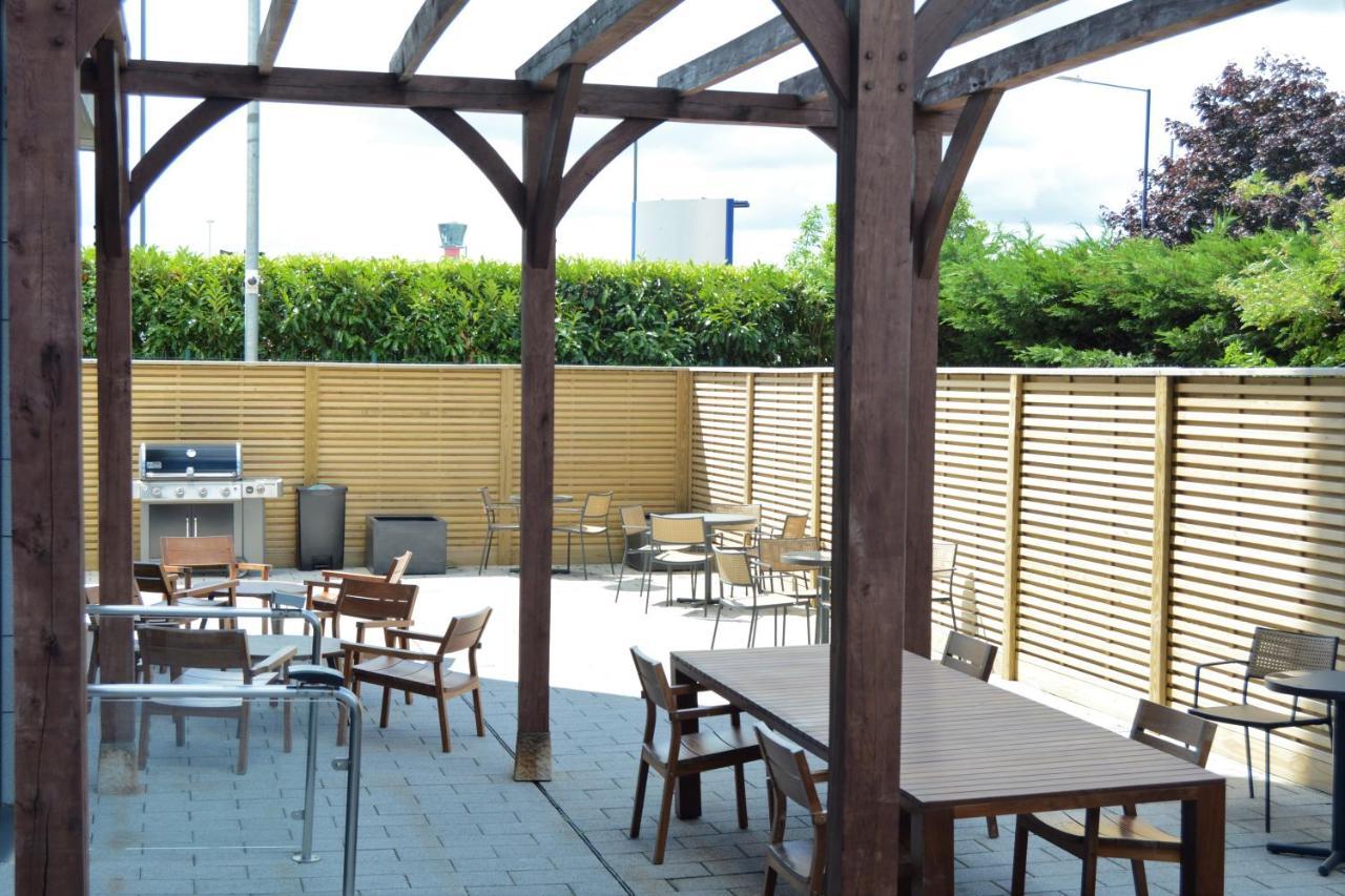 Staybridge Suites London Heathrow - Bath Road, An Ihg Aparthotel Hillingdon Exterior photo