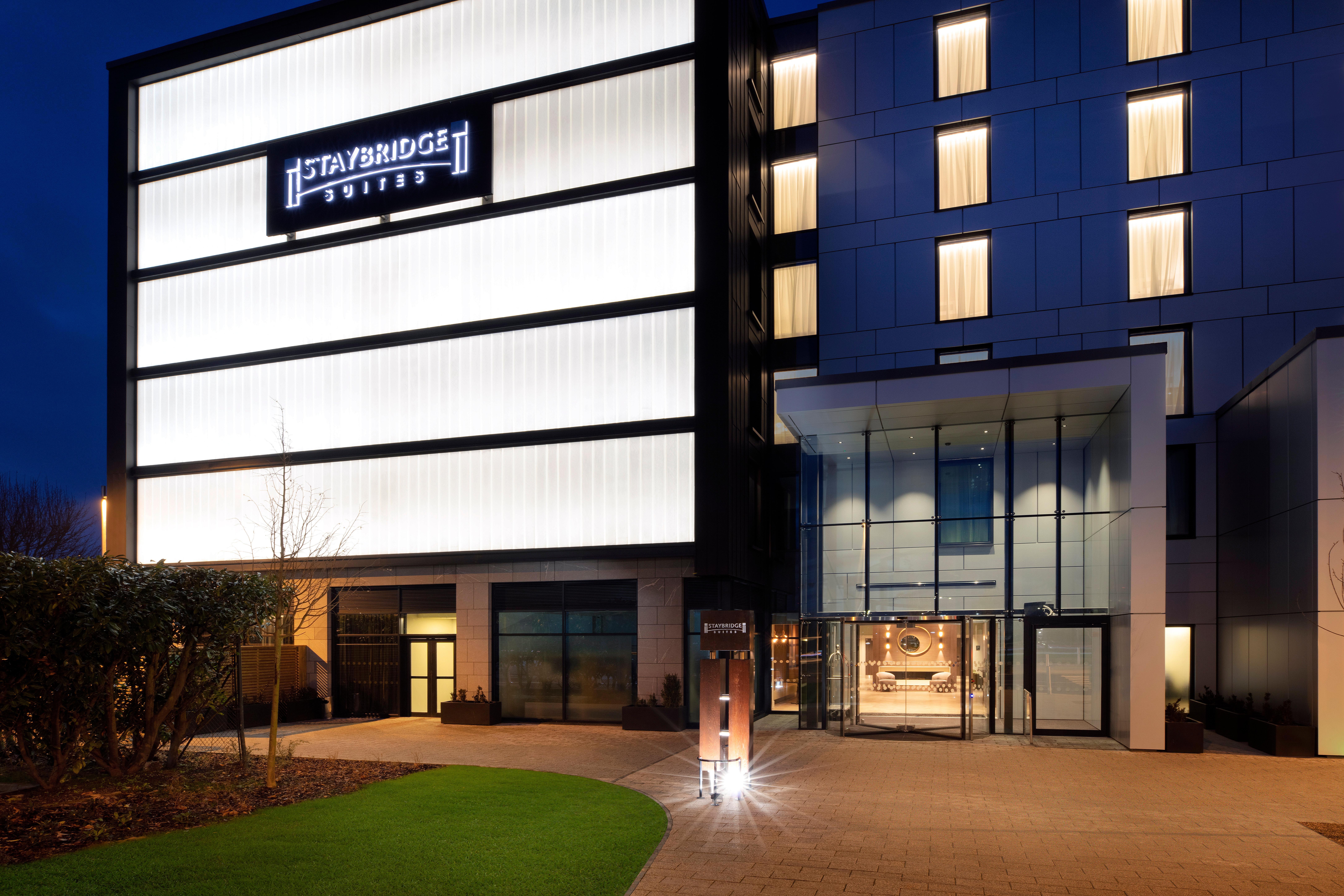 Staybridge Suites London Heathrow - Bath Road, An Ihg Aparthotel Hillingdon Exterior photo